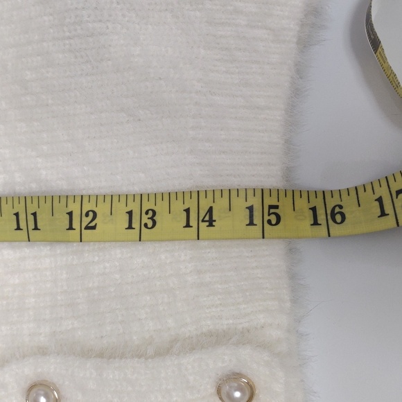 Woman's cream cropped cardigan sweater, Pearl buttons, size 6, NWOT - Picture 5 of 8